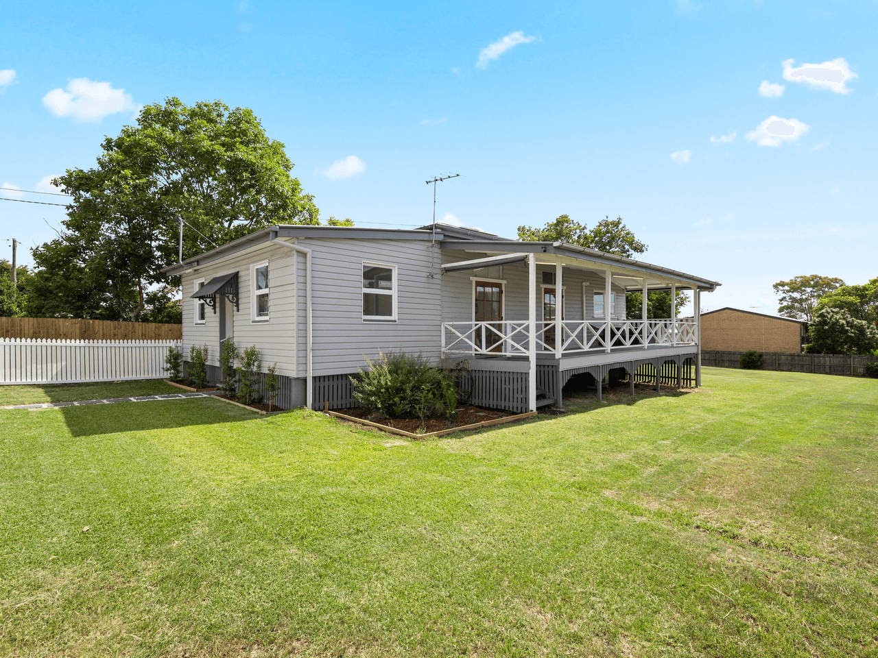 16 River Road, BUNDAMBA, QLD 4304