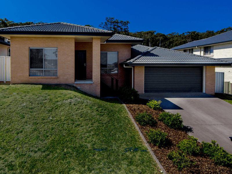 32 Blackwood Circuit, Cameron Park, NSW 2285