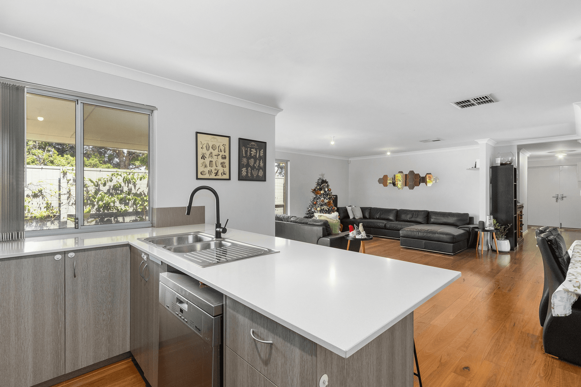 10 Bosbaan Place, CHAMPION LAKES, WA 6111