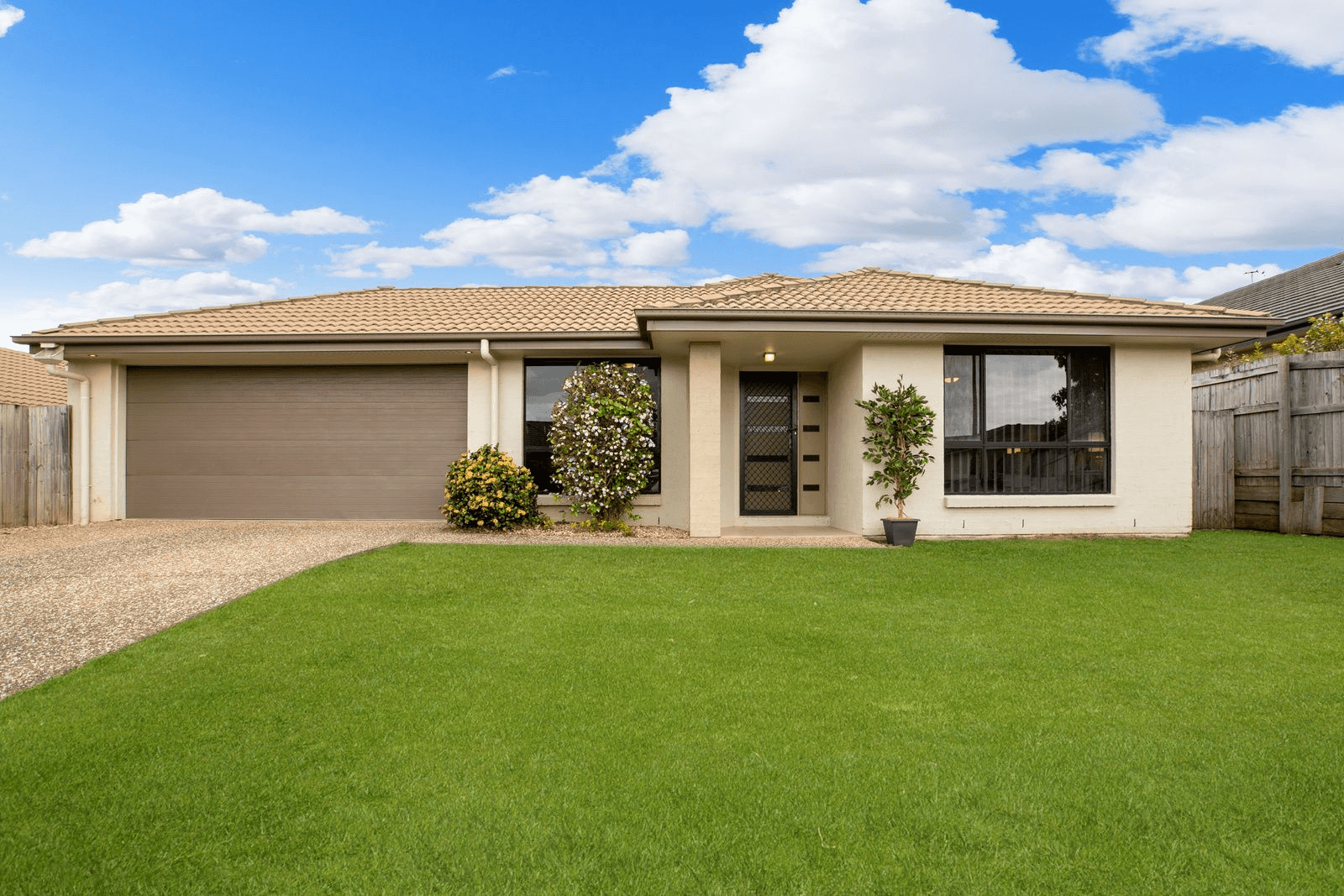 10 Pentecost Place, Redland Bay, QLD 4165