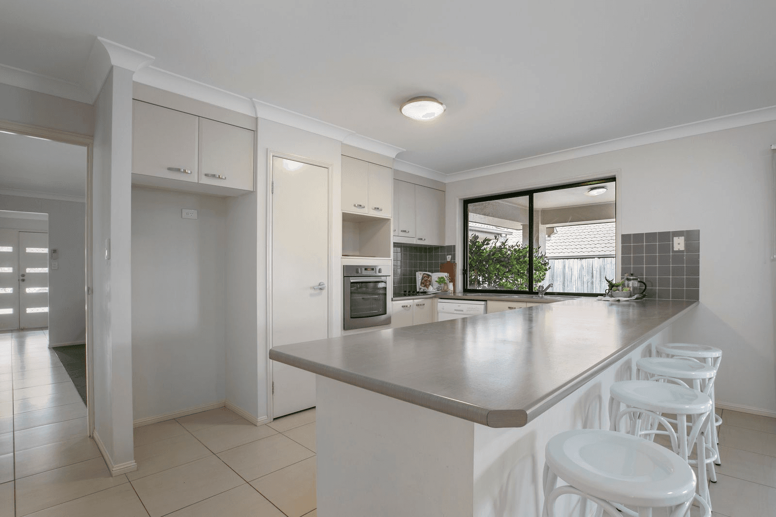 10 Pentecost Place, Redland Bay, QLD 4165