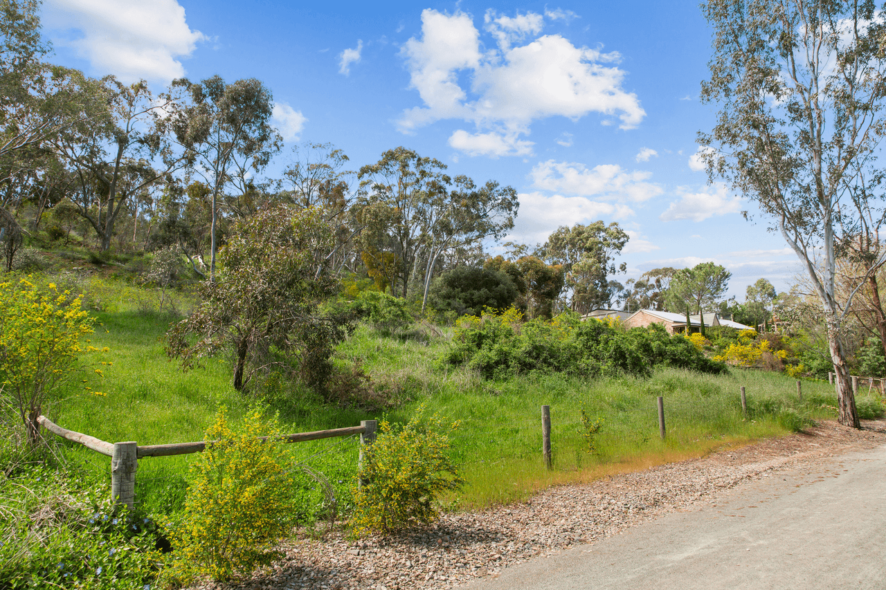 1 Warenda Road, CLARE, SA 5453