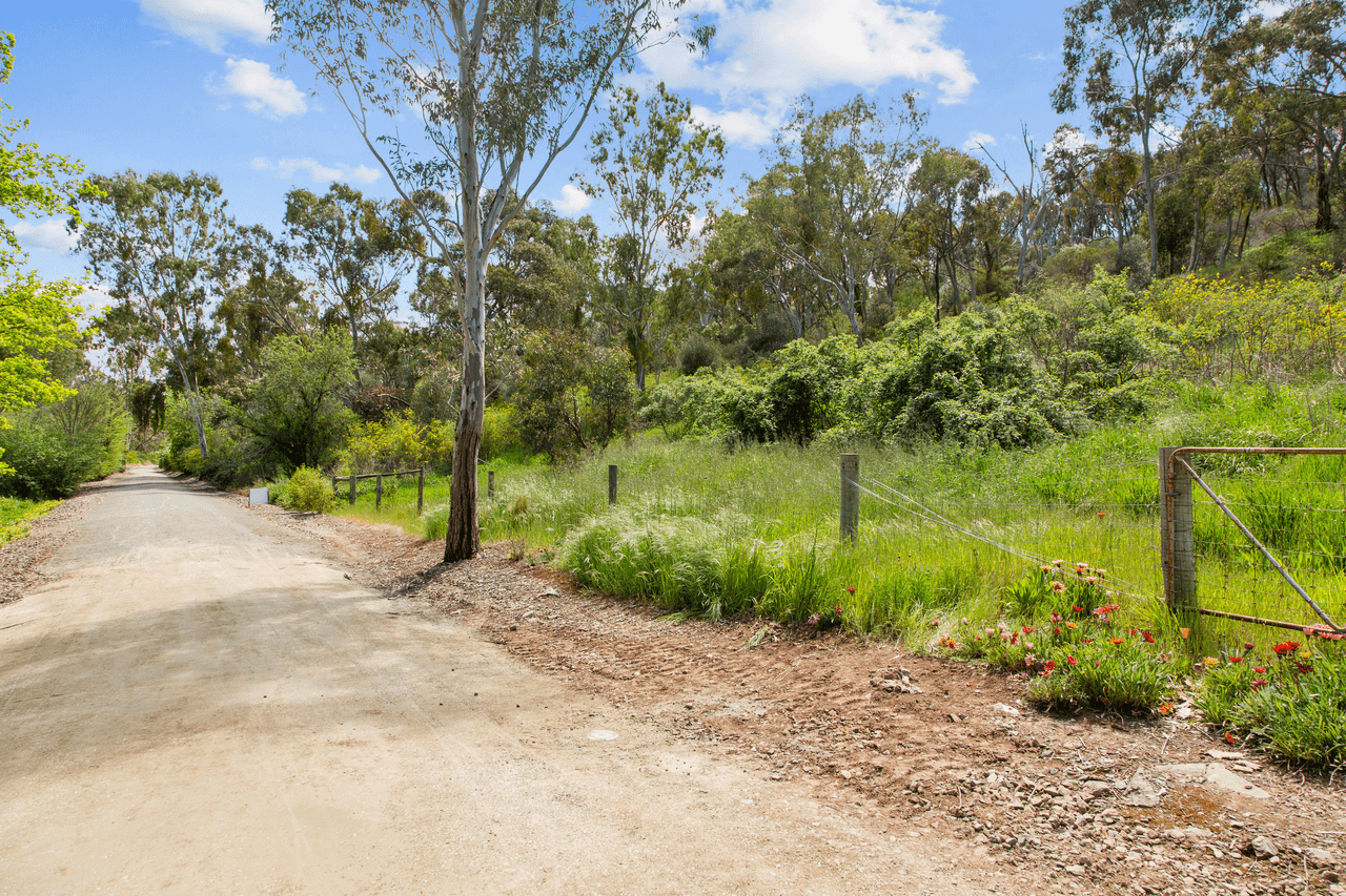 1 Warenda Road, CLARE, SA 5453