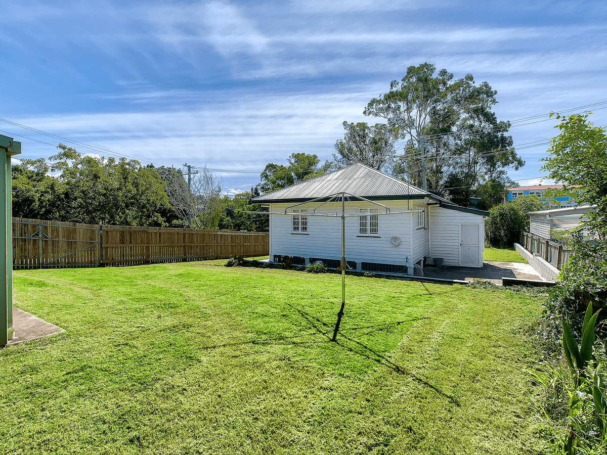 228 Kitchener Road, STAFFORD HEIGHTS, QLD 4053