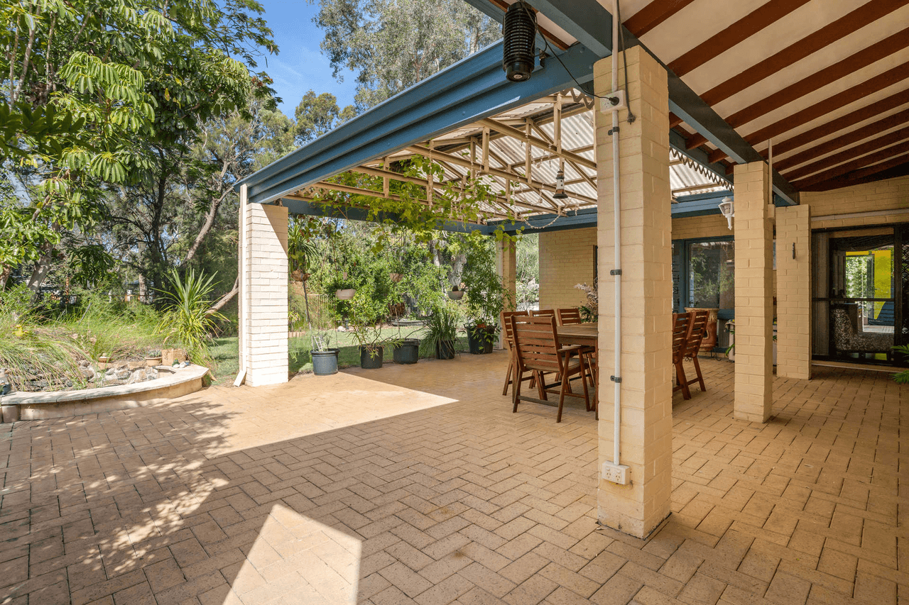 6 Lachlan Road, Thornlie, WA 6108