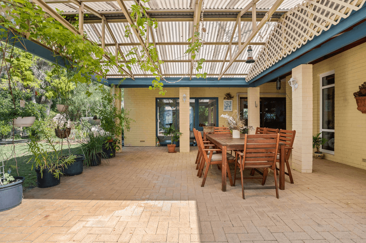 6 Lachlan Road, Thornlie, WA 6108