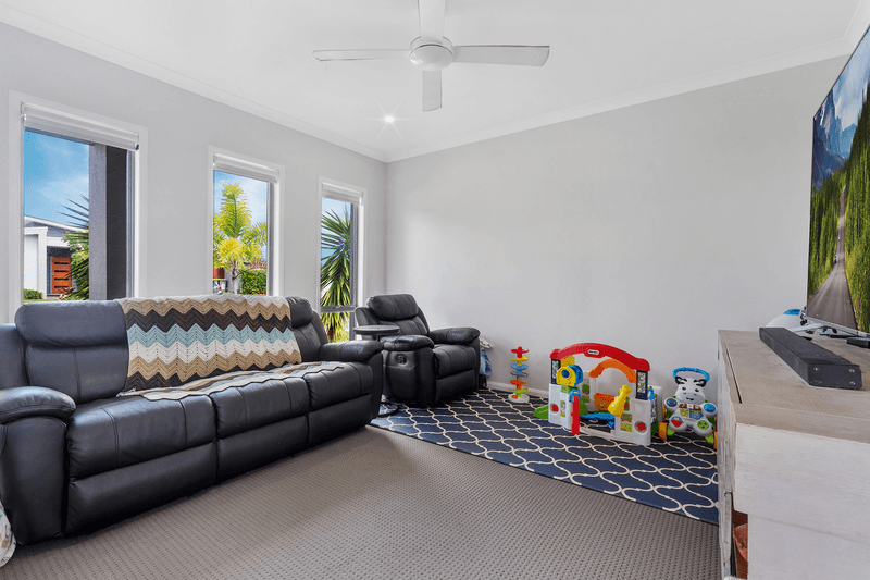 6 Belconnen Drive, PIMPAMA, QLD 4209