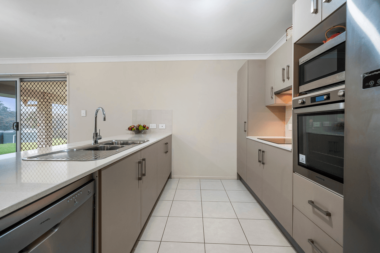 37 Essex Court, MOUNT HALLEN, QLD 4312