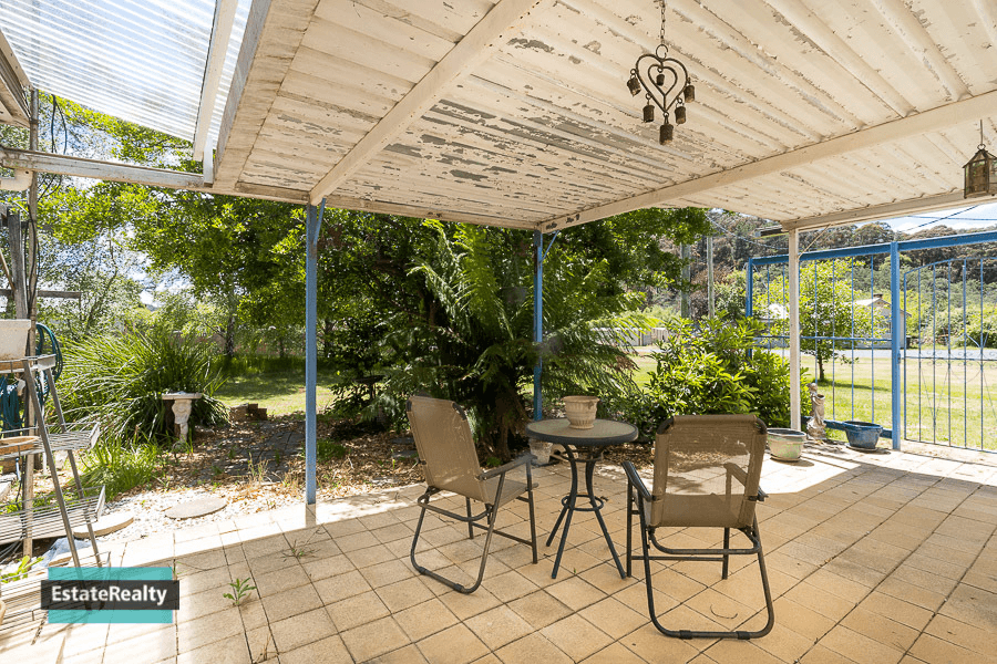 15 Foxlow St, Captains Flat, NSW 2623