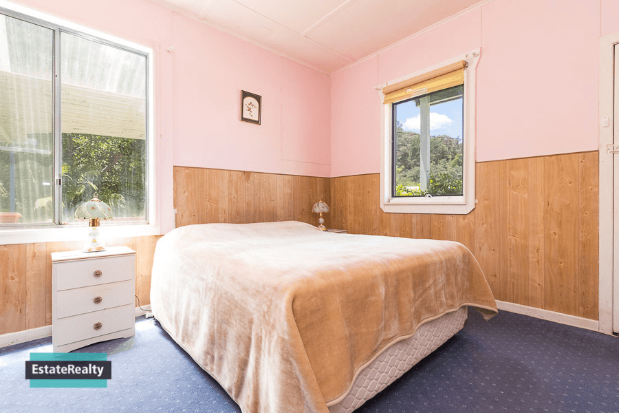 15 Foxlow St, Captains Flat, NSW 2623