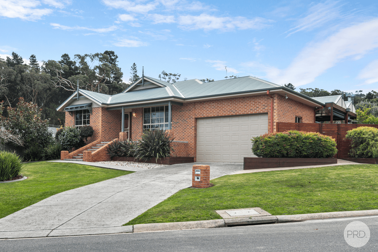 62 Darriwell Drive, MOUNT HELEN, VIC 3350