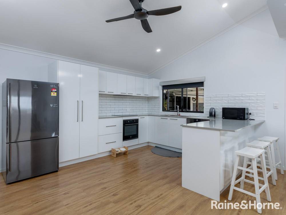 6 Sunset Avenue, WOODGATE, QLD 4660