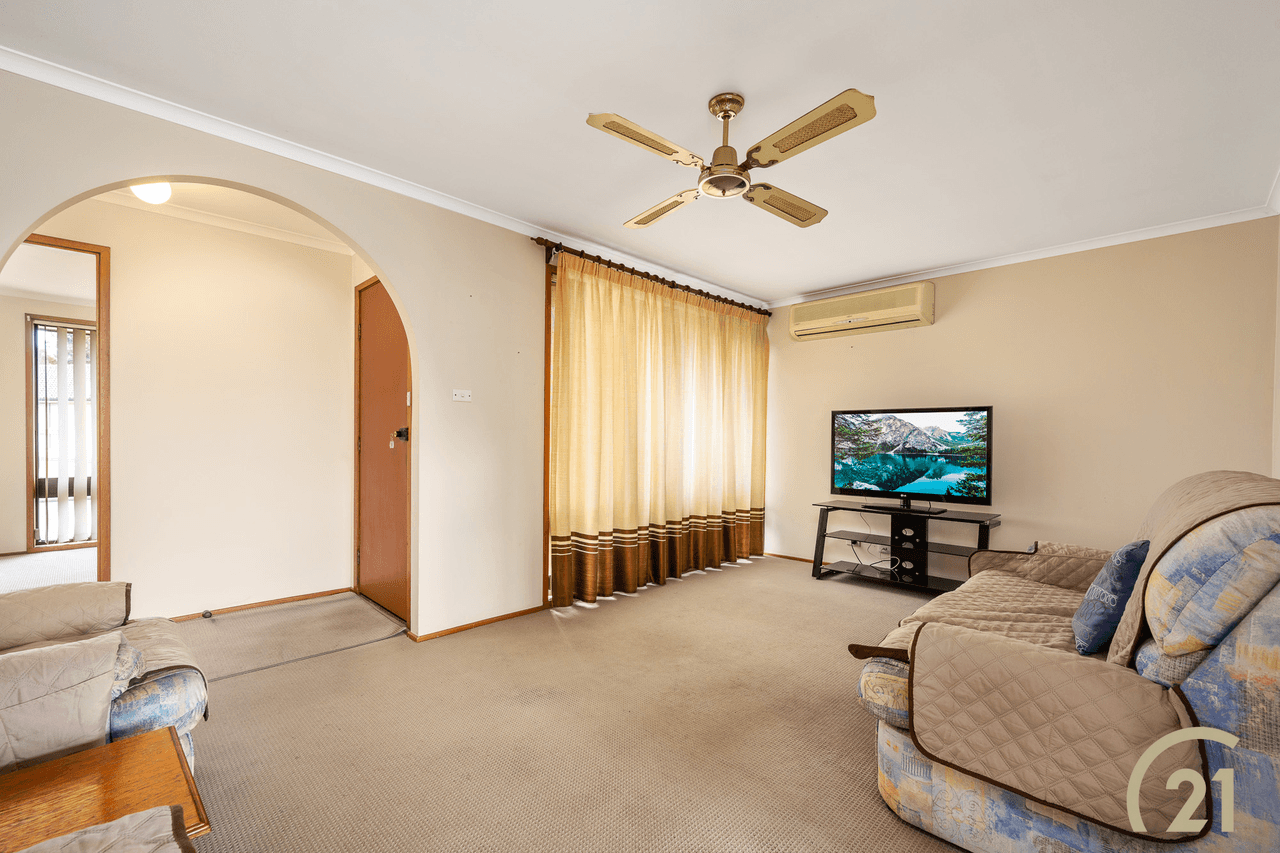 8 Brunswick Crescent, St Johns Park, NSW 2176