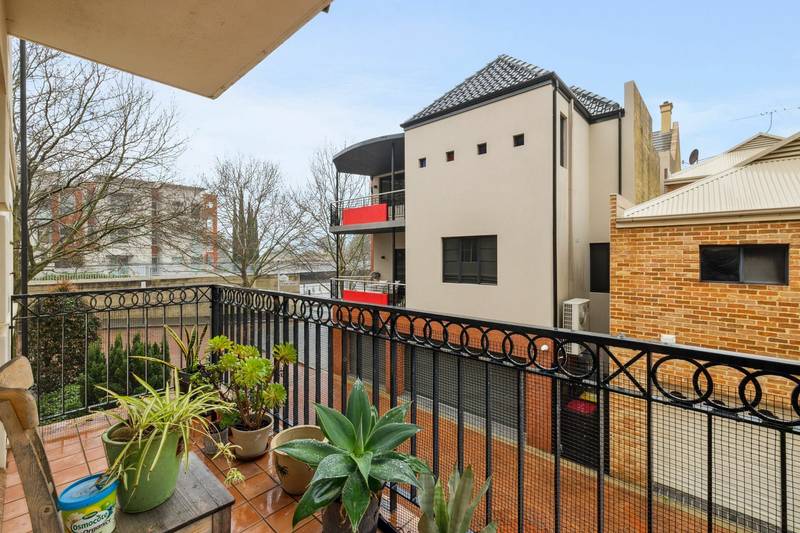 Unit 2/2 Henry Lawson Walk, East Perth, WA 6004