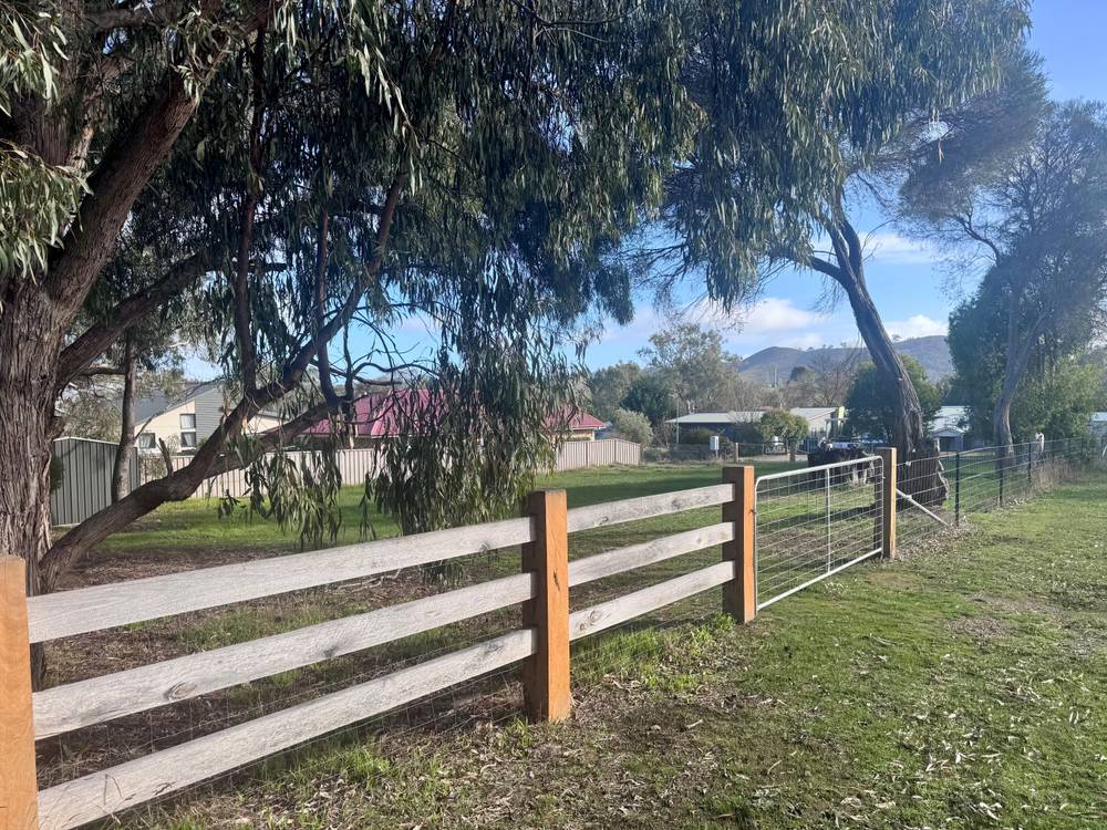 2 Chanro Court, BONNIE DOON, VIC 3720