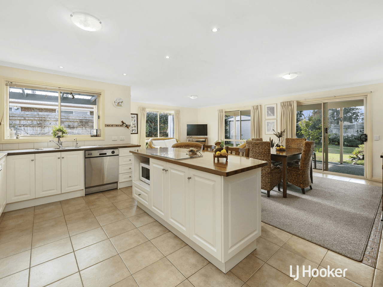 22 Woodland Heath Drive, INVERLOCH, VIC 3996