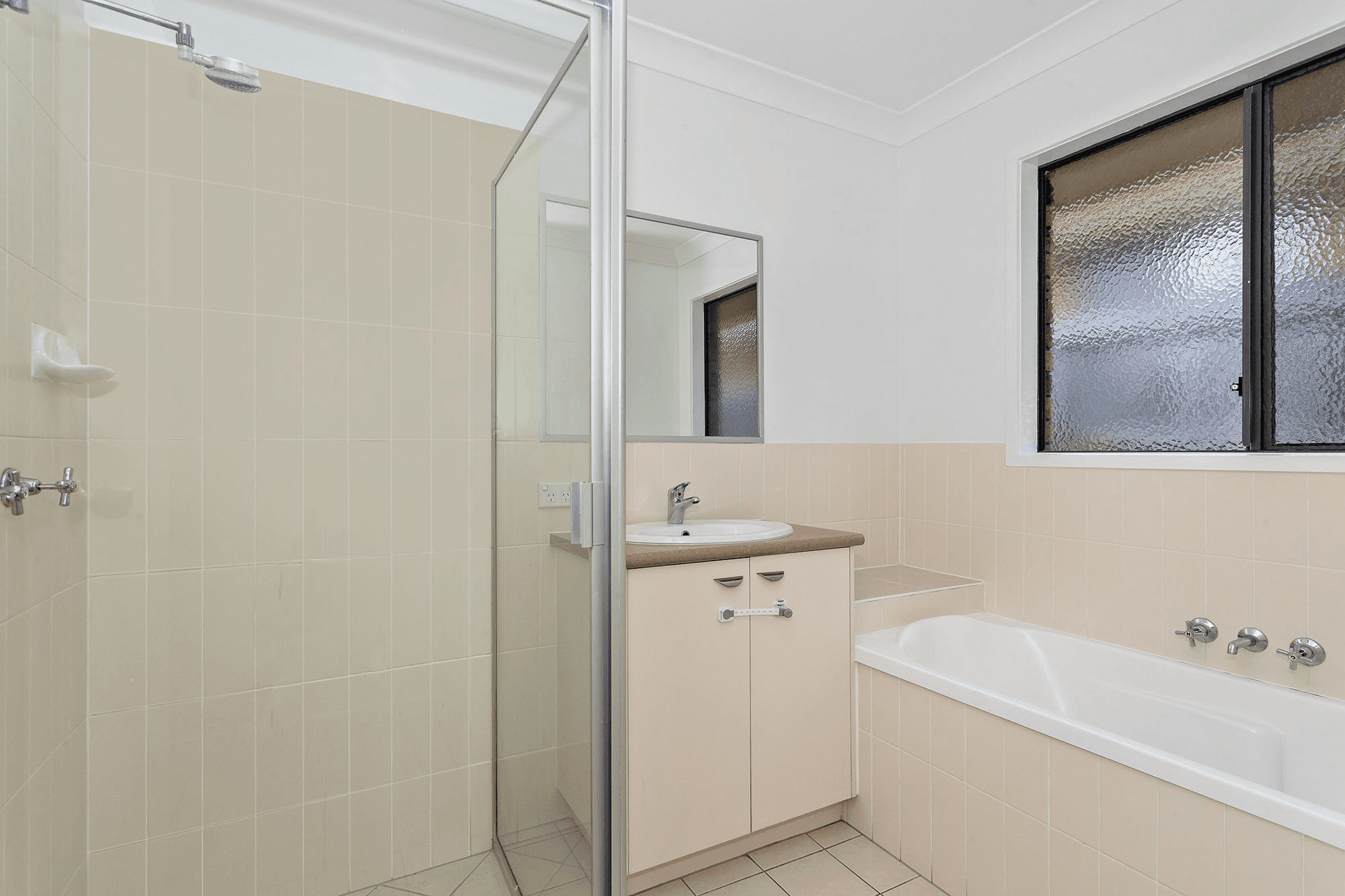 8 Elaine Place, BIRKDALE, QLD 4159