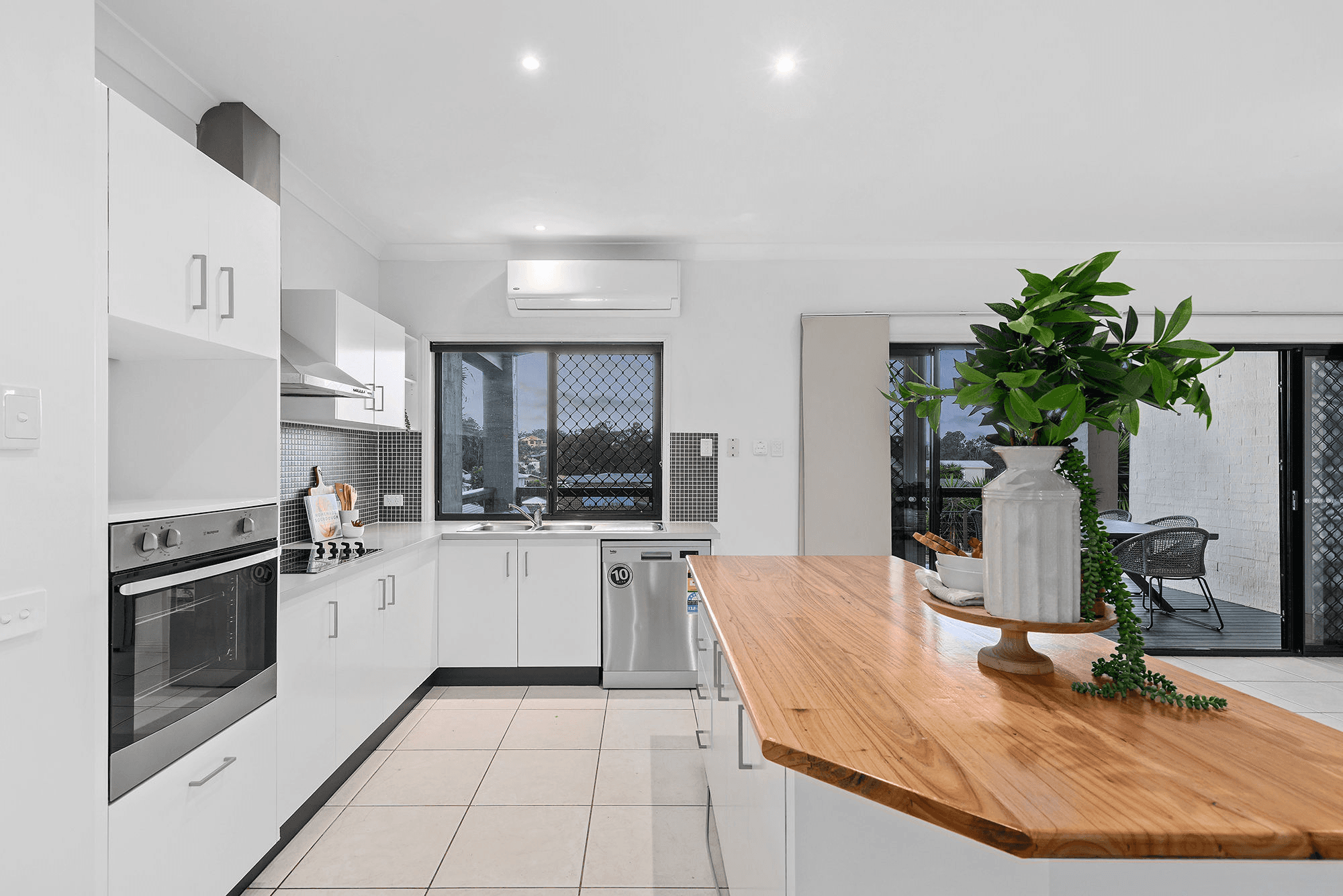 3 Valencia Court, EATONS HILL, QLD 4037