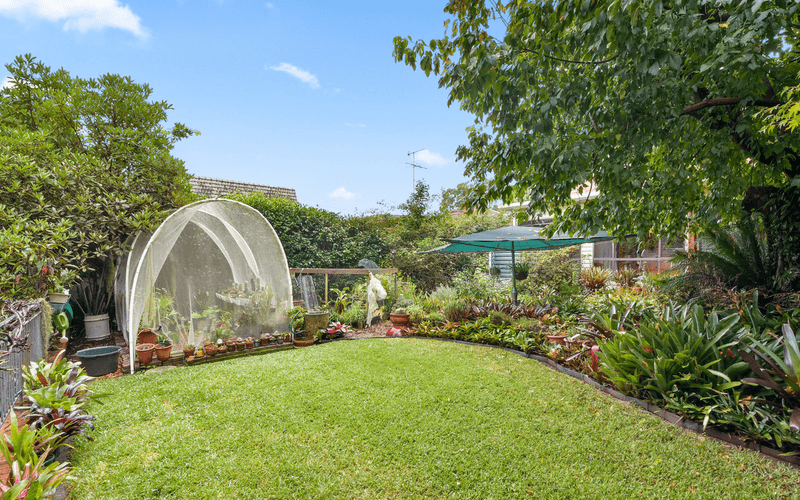 33 Davies Avenue, Springwood, NSW 2777