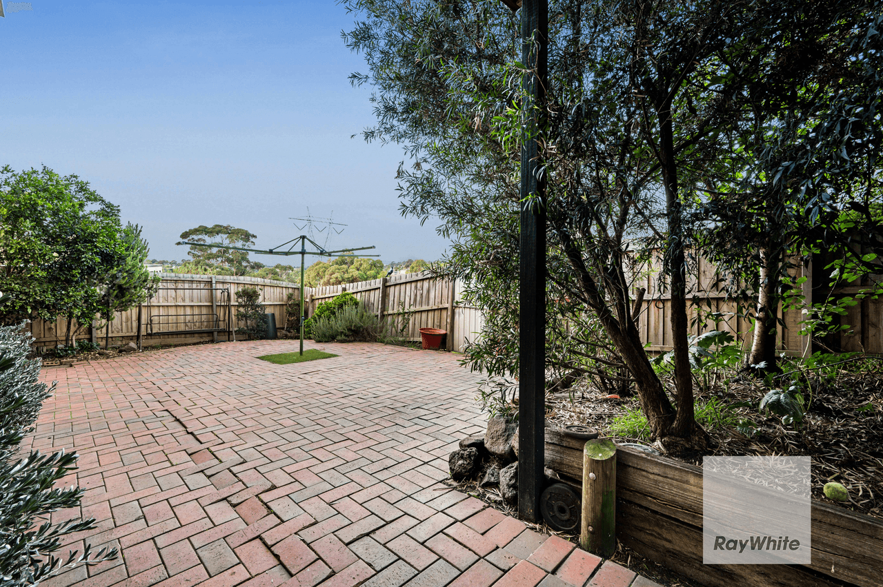 42 Clarke Drive, GLADSTONE PARK, VIC 3043