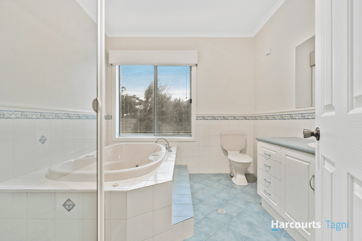 75 Seaview Drive, HAPPY VALLEY, SA 5159