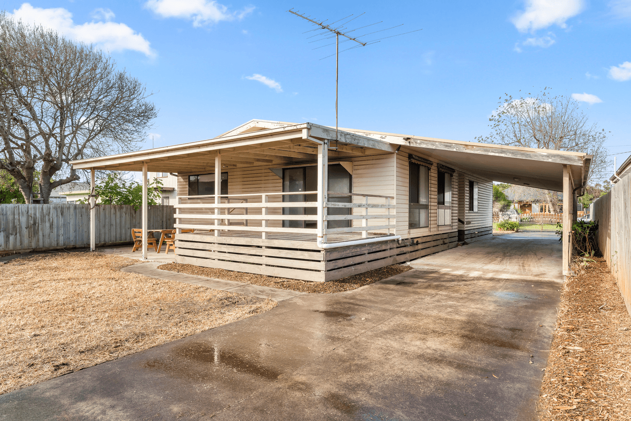 4 Broadwater Avenue, CAPE WOOLAMAI, VIC 3925