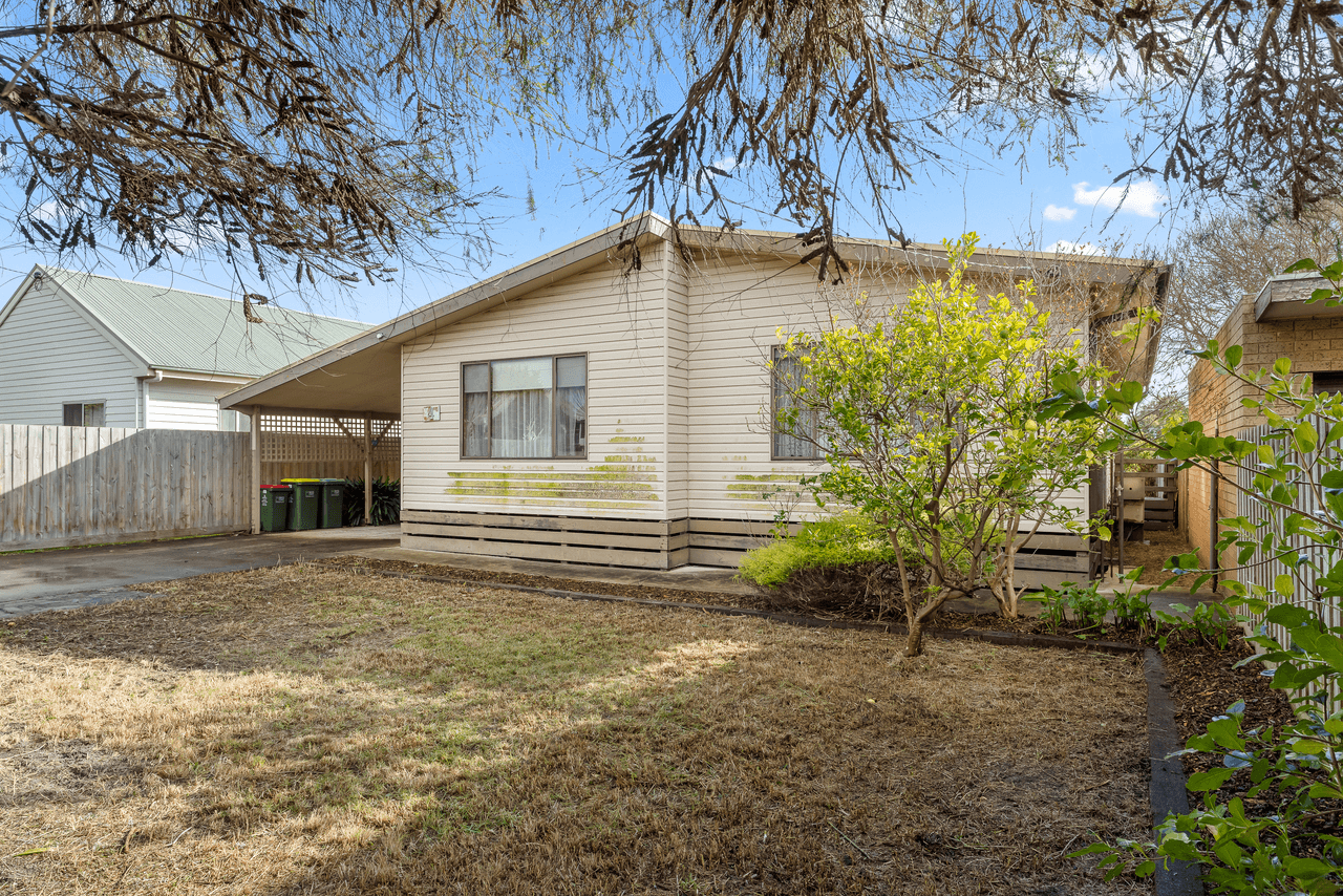 4 Broadwater Avenue, CAPE WOOLAMAI, VIC 3925