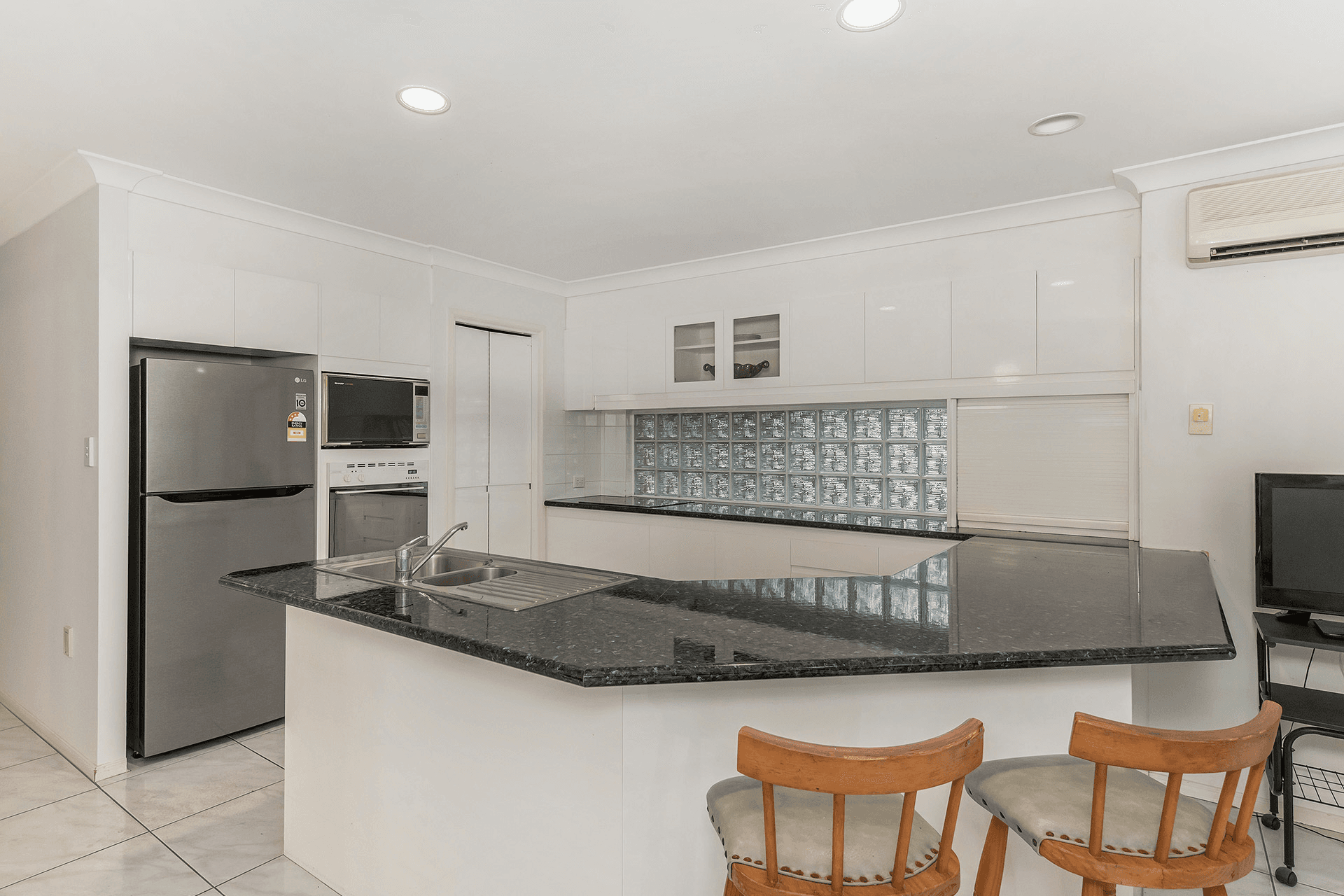 143 Santa Cruz Boulevard, Clear Island Waters, QLD 4226