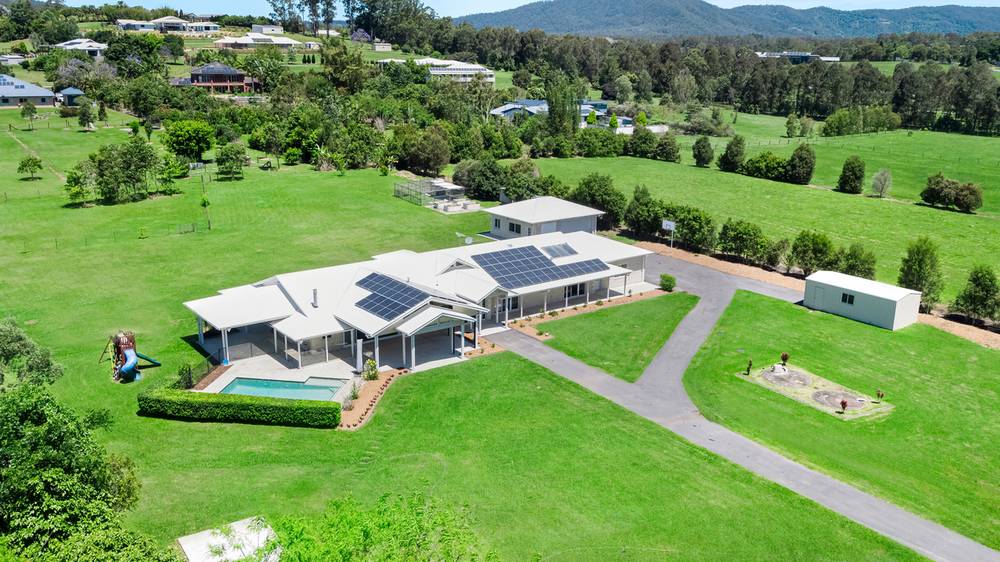 8 Sovereign Way, SAMFORD VALLEY, QLD 4520