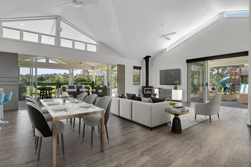 8 Sovereign Way, SAMFORD VALLEY, QLD 4520