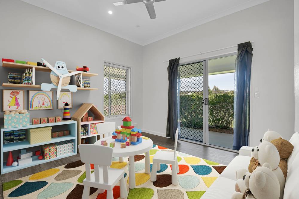 8 Sovereign Way, SAMFORD VALLEY, QLD 4520