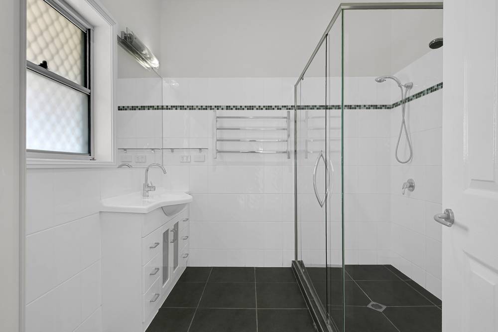 8 Sovereign Way, SAMFORD VALLEY, QLD 4520