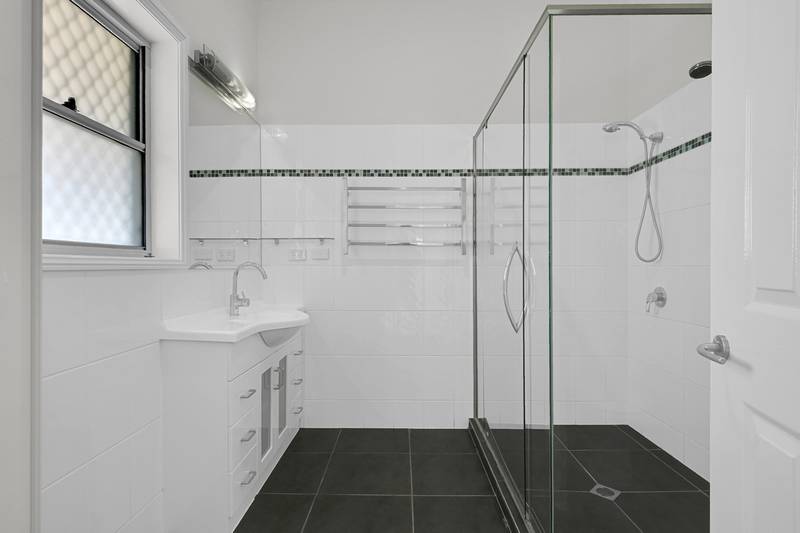 8 Sovereign Way, SAMFORD VALLEY, QLD 4520