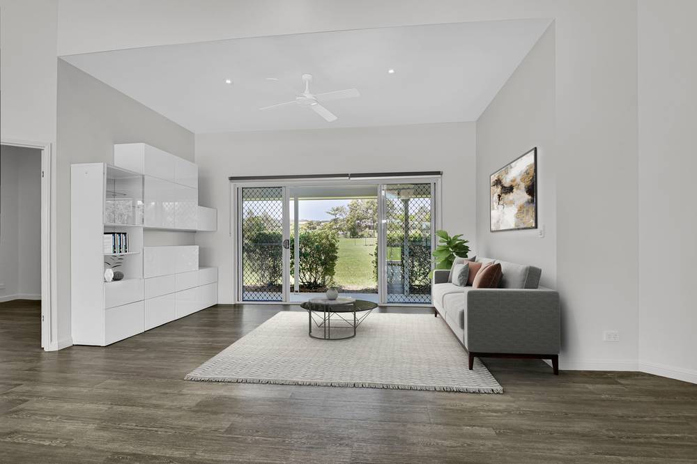 8 Sovereign Way, SAMFORD VALLEY, QLD 4520