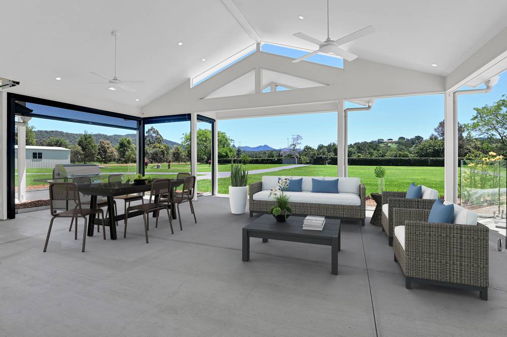 8 Sovereign Way, SAMFORD VALLEY, QLD 4520