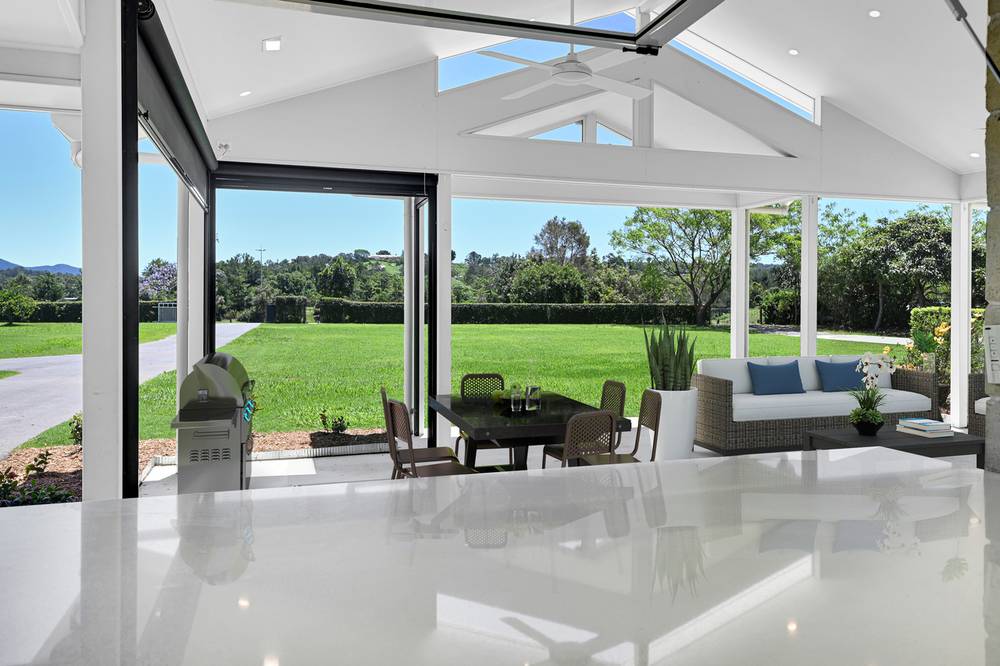 8 Sovereign Way, SAMFORD VALLEY, QLD 4520