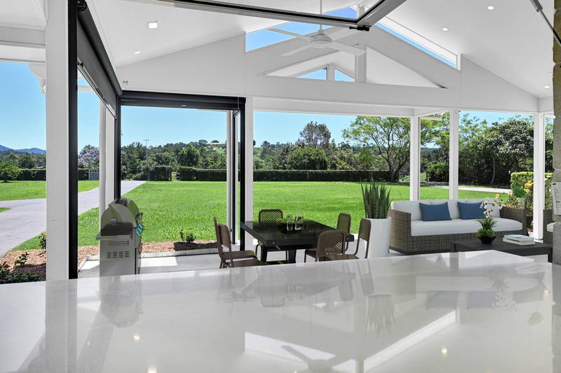 8 Sovereign Way, SAMFORD VALLEY, QLD 4520