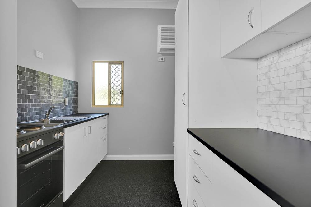 8 Sovereign Way, SAMFORD VALLEY, QLD 4520