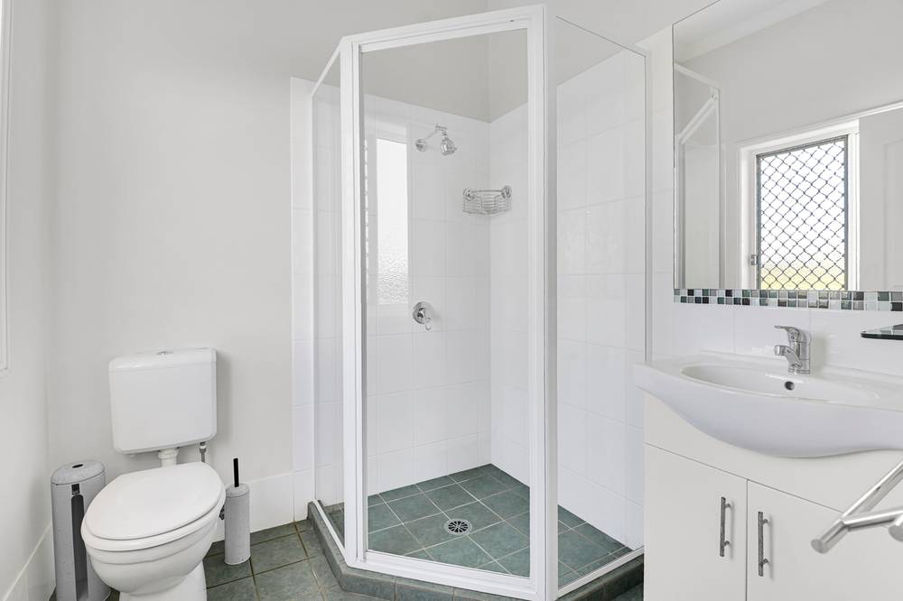 8 Sovereign Way, SAMFORD VALLEY, QLD 4520