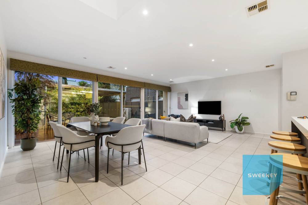 4 Kensington Street, CAROLINE SPRINGS, VIC 3023