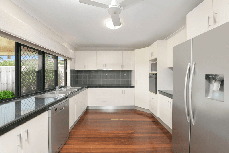 33 Bassett Street, KANIMBLA, QLD 4870