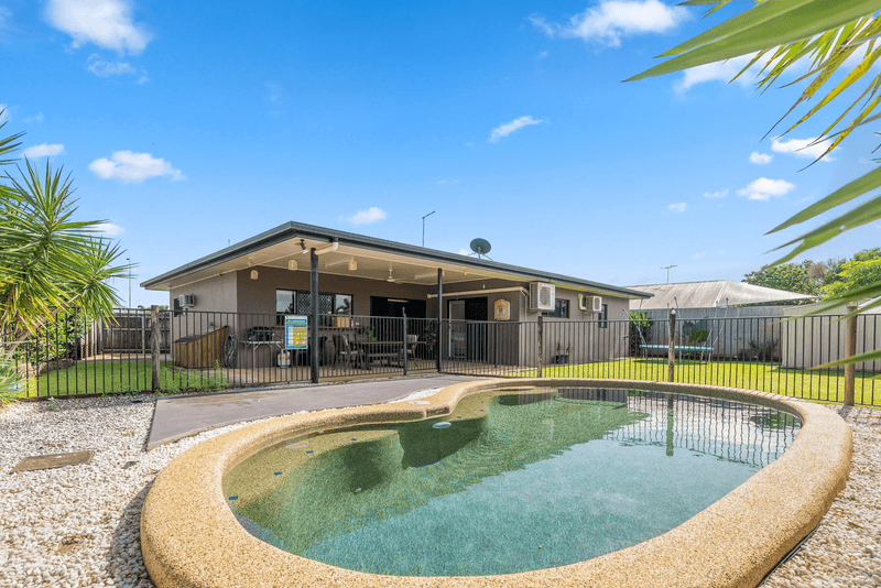 33 Bassett Street, KANIMBLA, QLD 4870