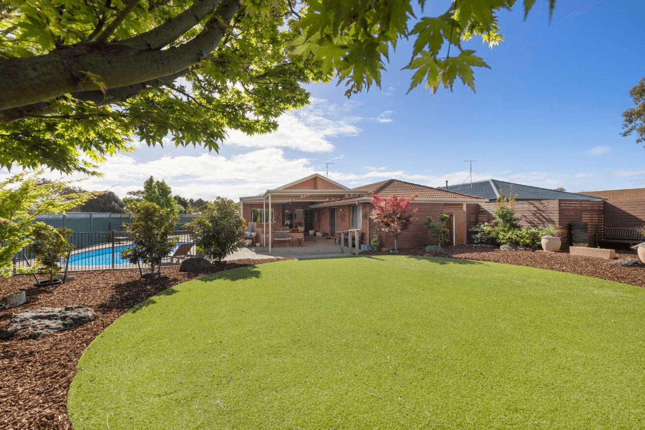 12 Moorhead Avenue, Mornington, VIC 3931