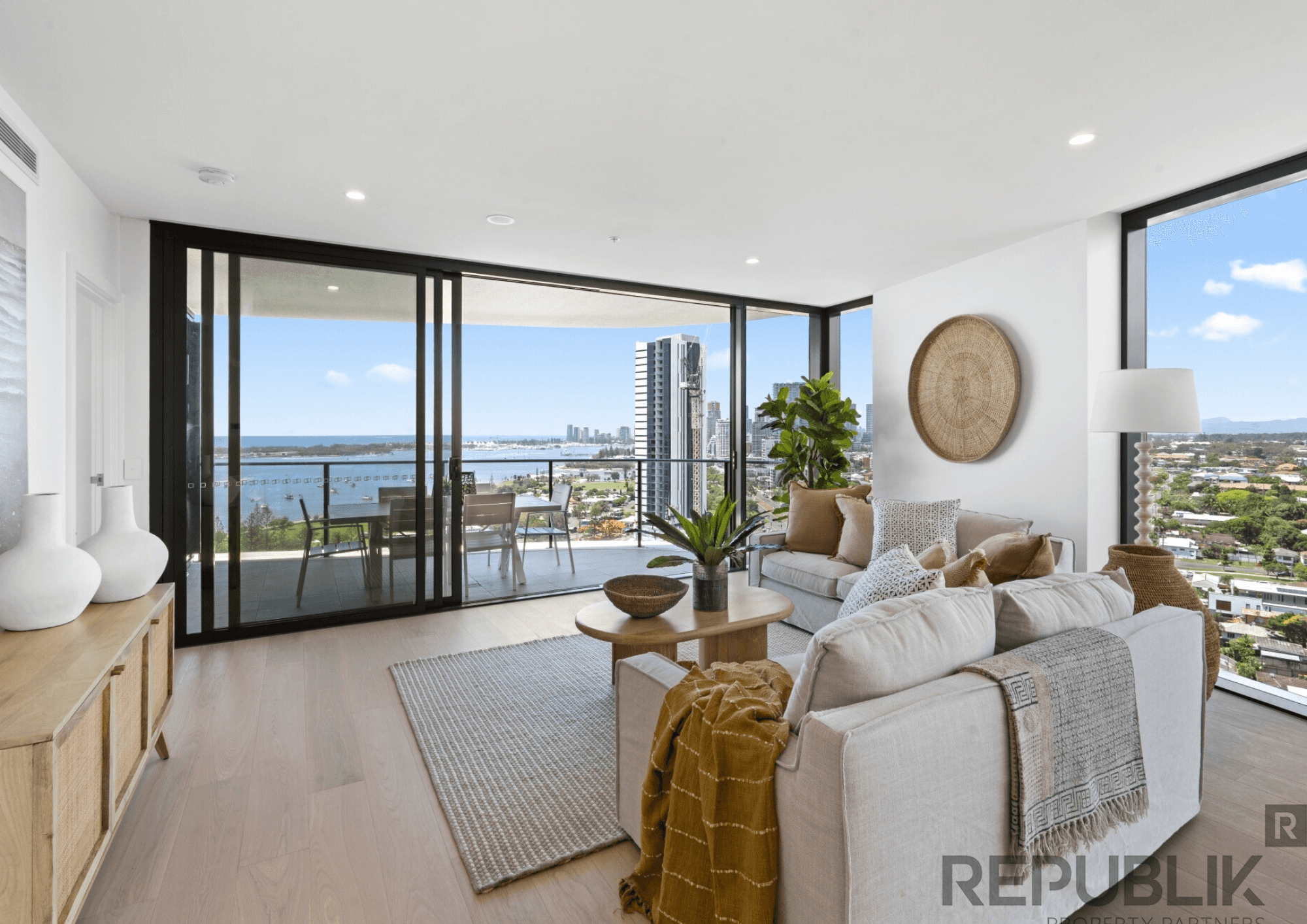 1807/180 Marine Parade, LABRADOR, QLD 4215