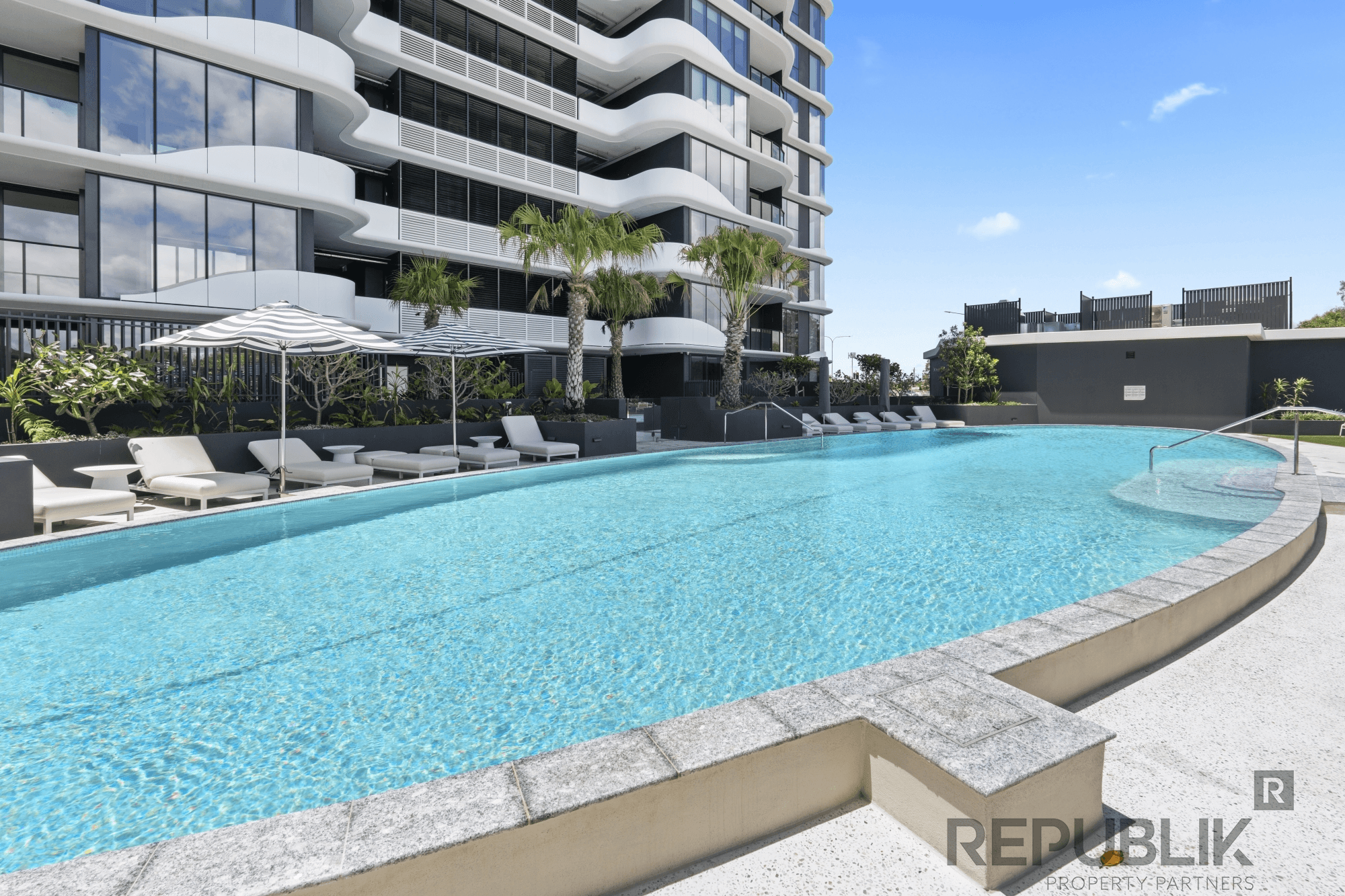 1807/180 Marine Parade, LABRADOR, QLD 4215