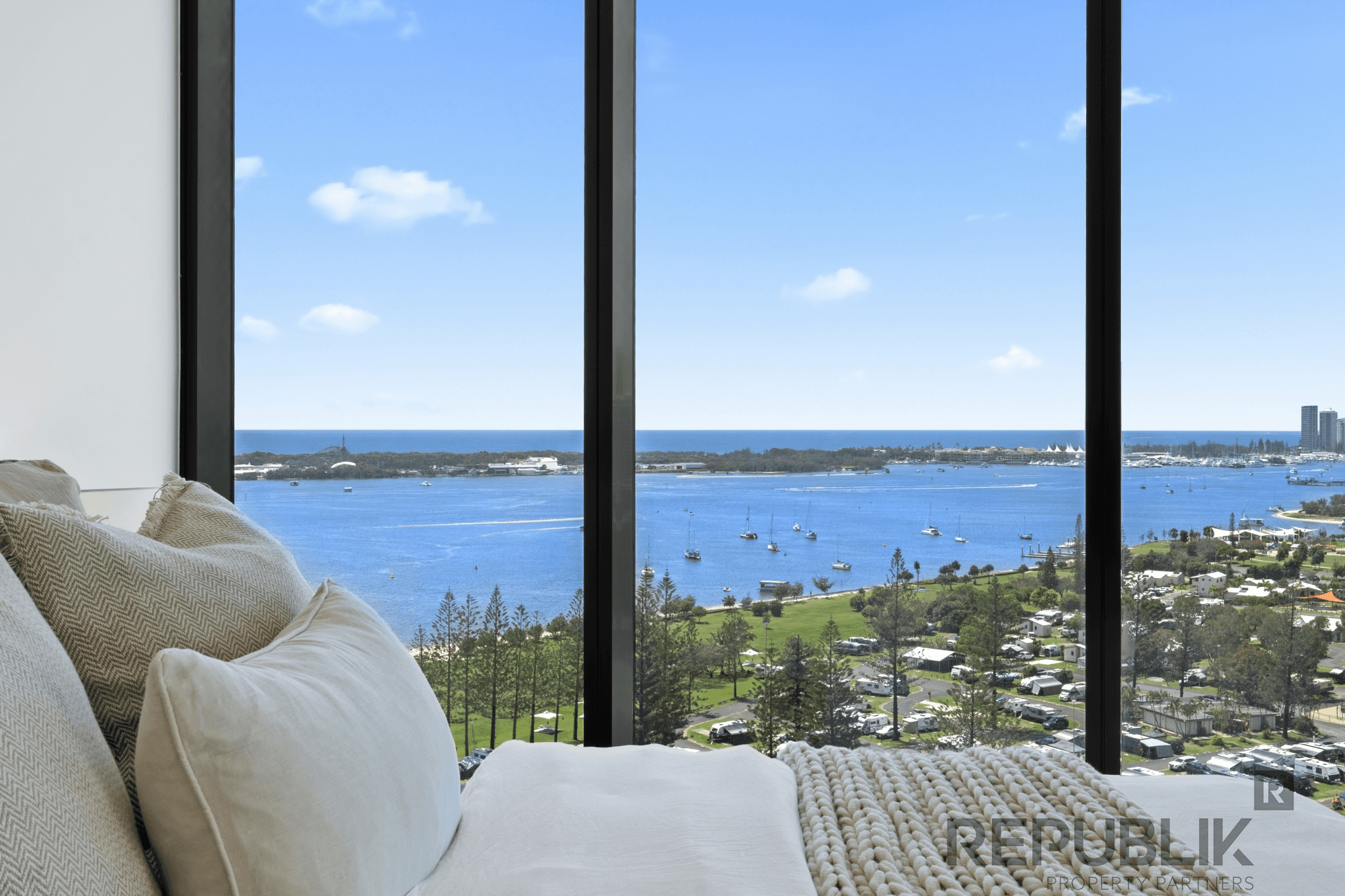 1807/180 Marine Parade, LABRADOR, QLD 4215