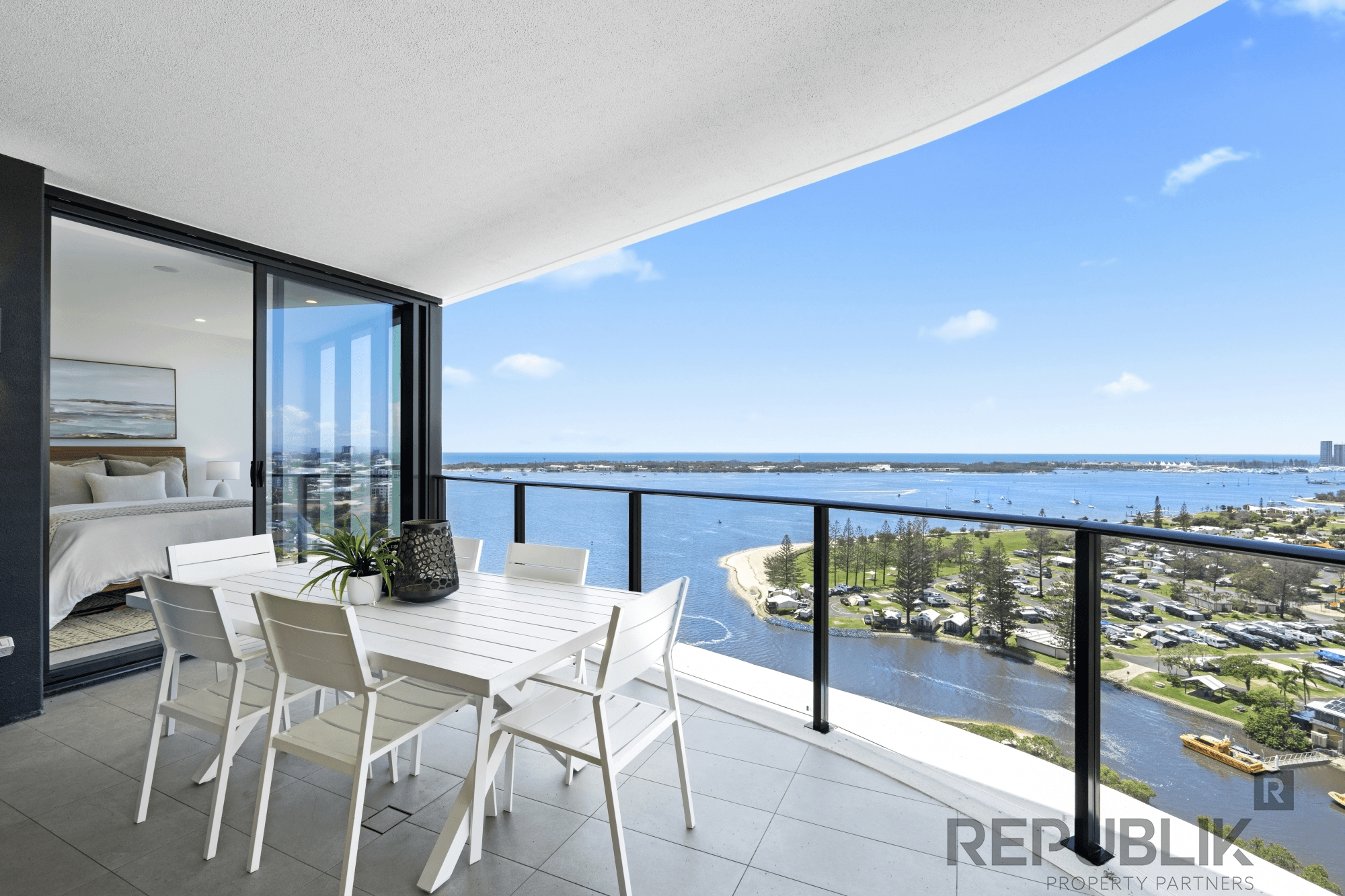 1807/180 Marine Parade, LABRADOR, QLD 4215