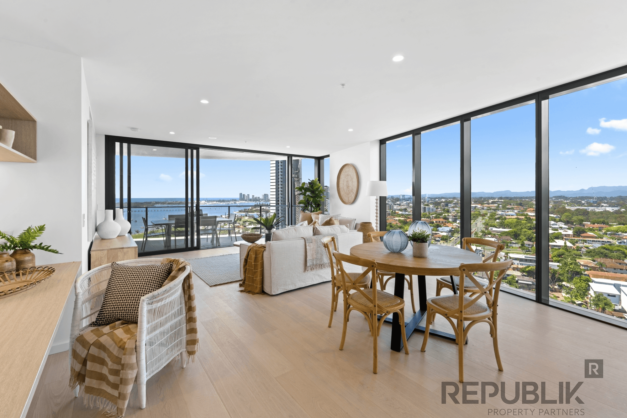 1807/180 Marine Parade, LABRADOR, QLD 4215