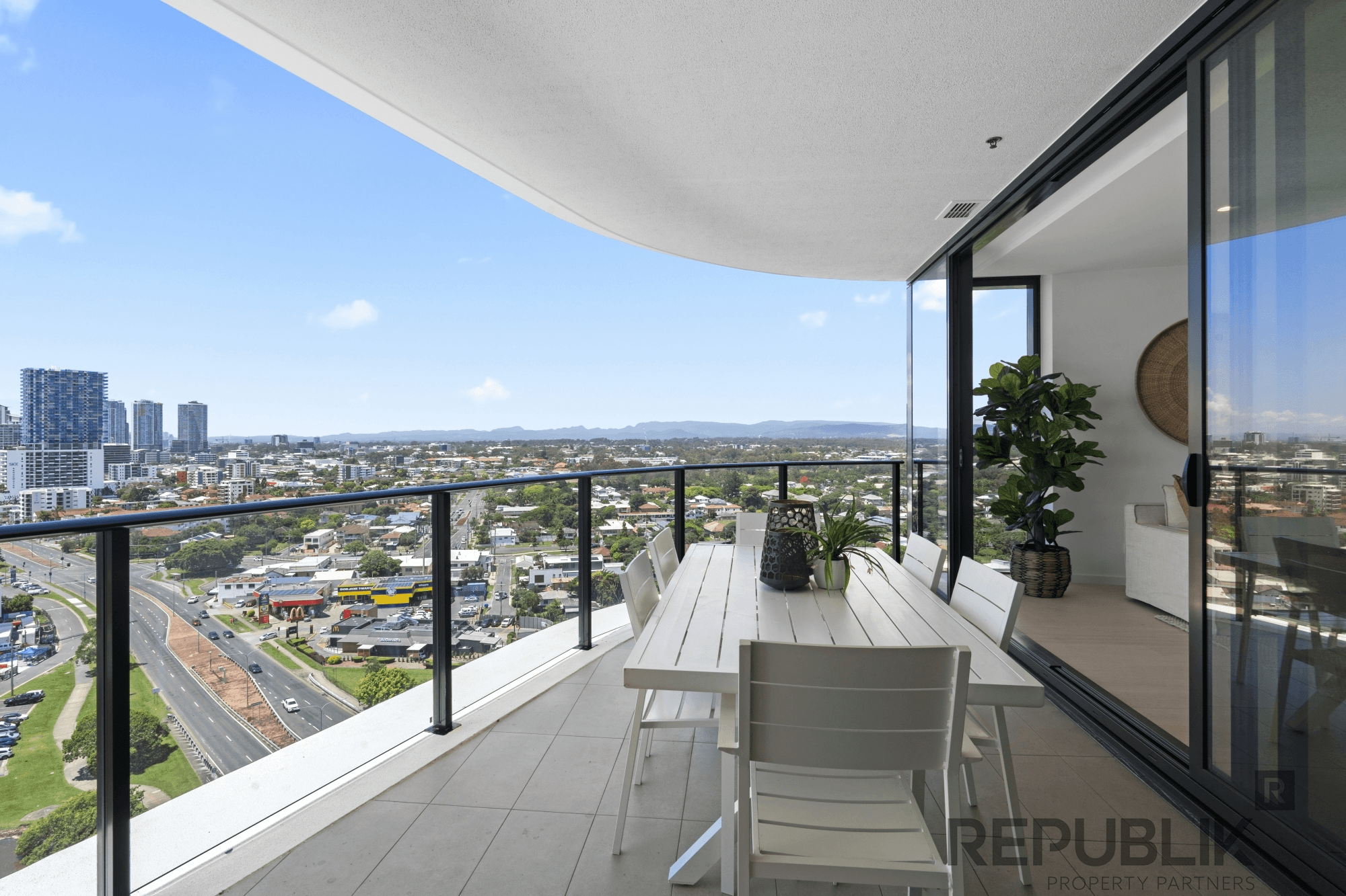 1807/180 Marine Parade, LABRADOR, QLD 4215