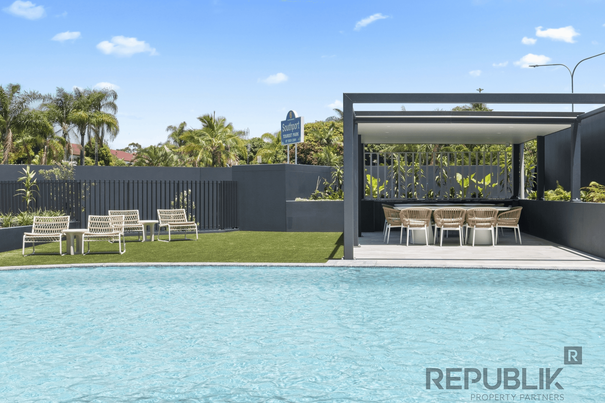 1807/180 Marine Parade, LABRADOR, QLD 4215